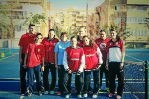 Participantes posabdo felices.