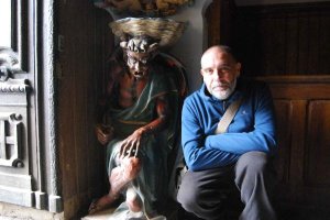 Óscar Fábrega durante una de las visitas que ha realizado a Rennes le Chateau.