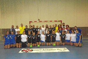 Las guerreras del Urci Almería con la internacional roquetera.