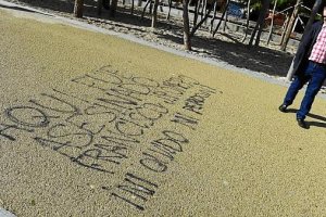 Una pintada recuerda a Jimmy en el lugar donde fue asesinado