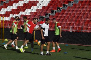 El Almería entrenó a puerta cerrada.