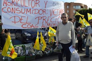 Coag ha repartido hortalizas entre los consumidores.