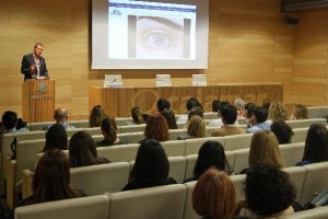 Conferencia del doctor Joaquín Fernández en Cajamar