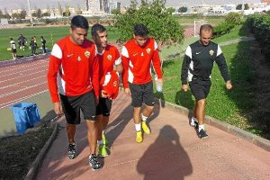 Los que jugaron en Granada se fueron al gimanasio tras la charla en la hierba.