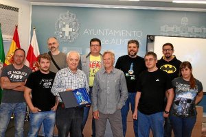 Foto de familia de los participantes en las Jornadas del Cómic. 