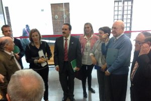 Sonia Ferrer, Alfredo Valdivia y sanitarios con vecinos del casco histórico.