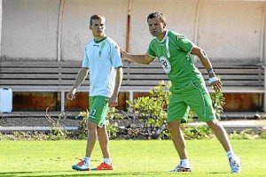 Djukic dirige un entrenamiento del Córdoba.