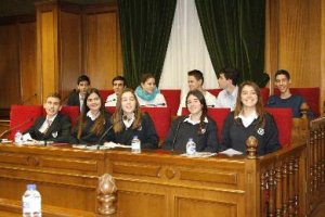 Un grupo de alumnos que participaron en el Pleno