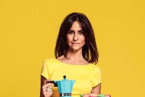 Melani Olivares es Laura en Al final de la carretera.