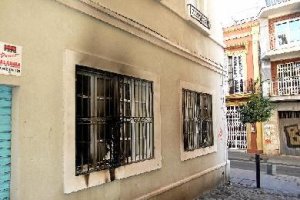 Fachada de la vivienda incendiada