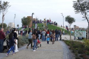 Vista de la zona de juegos de la Alcazaba en el Parque de las Familias.