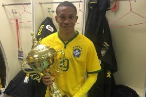 Wellington jugó con Brasil en China.