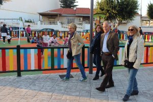 El alcalde con las tenientes de alcalde Cabrera y Toresano y la edil de Jardines, ayer.