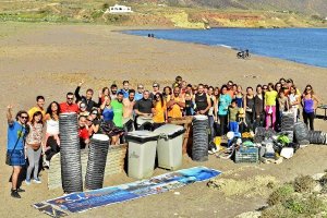 voluntarios participantes en la recogida de basura en playas y fondos del Cabo.