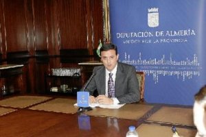 Javier A. García en la rueda de prensa de ayer.