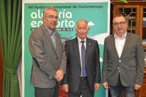 Tras la firma, Fernández-Aguilar, Amat y De la Cruz.
