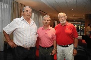 Carlos Ruiz Miras, primero por la izquierda, en su última fiesta con el Plus Ultra.