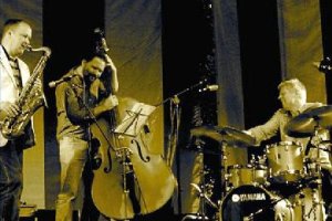 El cartel reúne a artistas mundialmente conocidos y a músicos locales de consagrada trayectoria.