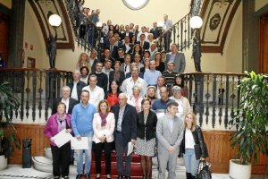 Sonia Ferrer y Adriana Valverde con alcaldes y representantes municipales.