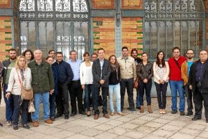El senador y candidato socialista al Ayuntamiento de Almería, en el centro.