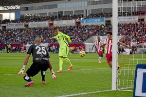 Neymar, en la jugada del gol del 1-1.