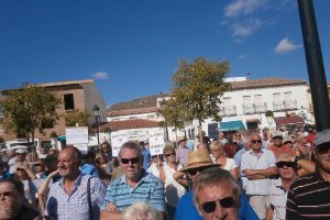 Concentración de afectados tras las demoliciones en Cantoria el pasado año