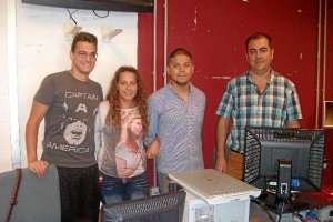 Los empleados del Almería en la sede.