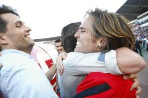 Corona como capitán del Almería estalla de felicidad tras la permanencia ante el Athletic.