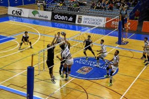 Una jugada del partido.