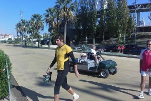 Julián Cuesta, saliendo al campo esta mañana.