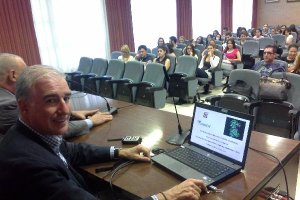 Francisco Giménez ofrece una conferencia en la UAL.