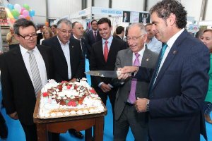 Tras el corte de cinta Gabriel Amat, Antonio Torres y Fernando López