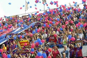 Afición en el Ciudad de Valencia.
