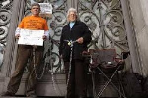 Una de las protestas protagonizada con su hijo.