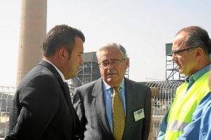 El alcalde, el subdelegado y el director de la central 