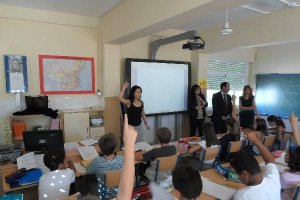 Visita de Pedro Benzal al aula de 5º de Primera del Madre de la Luz