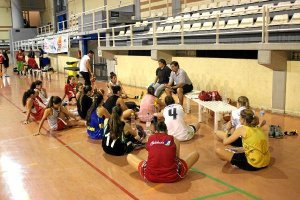 Paco Rueda en el banquillo.