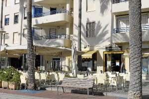 Terraza montada en el paseo marítimo