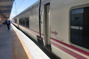 Imagen de uno de los trenes que cubren la línea Almería-Madrid
