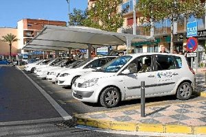 La asamblea pretendía regular el servicio.