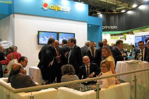 Mucho ambiente durante la jornada de ayer en el stand de Cajamar.