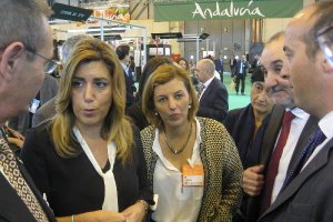 Susana Díaz y Sonia Ferrer durante su visita a Fruit Attracion.
