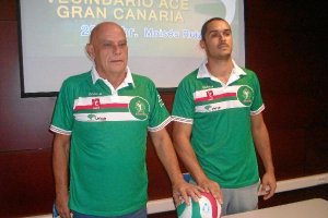 Piero y Alejandro en la presentación del partido ante Vecindario.