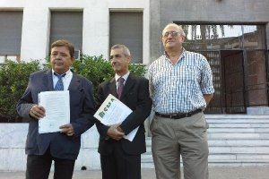El presidente del Sindicato Médico, Nicasio Marín, el abogado Francisco Rodríguez Ferrer, y el médic