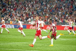 Tomer Hemed celebrando su primer gol con la camiseta del Almería.