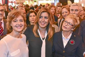 Ministra, presidenta de la Junta y consejera de Agricultura, ayer.