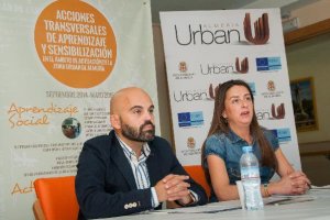 Valentín Sola, presidente de FAAM, y la concejal de Asuntos Sociales, Aránzazu Martín.