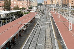 Vías de tren en Almería.