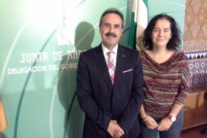 El delegado de Salud, Alfredo Valdivia, y la responsable del 061 Itziar Vivar.