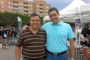 José Francisco cara con el concejal Juanjo Alonso.